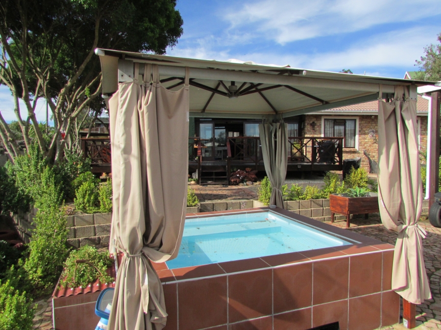 3 Bedroom Property for Sale in Meedingsride Western Cape